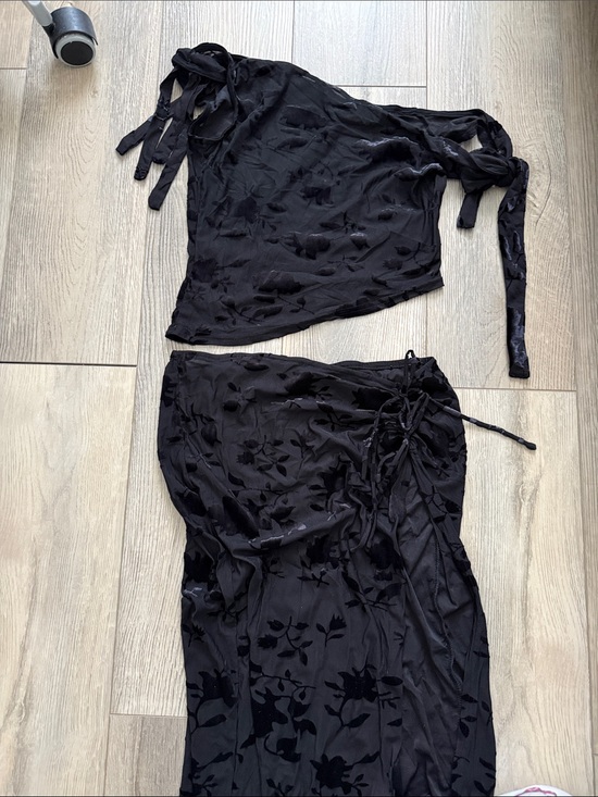 Fashion Nova Dresses & Skirts - Fashion nova Black Floral Tie-Detail mesh Women's maxi Skirt set